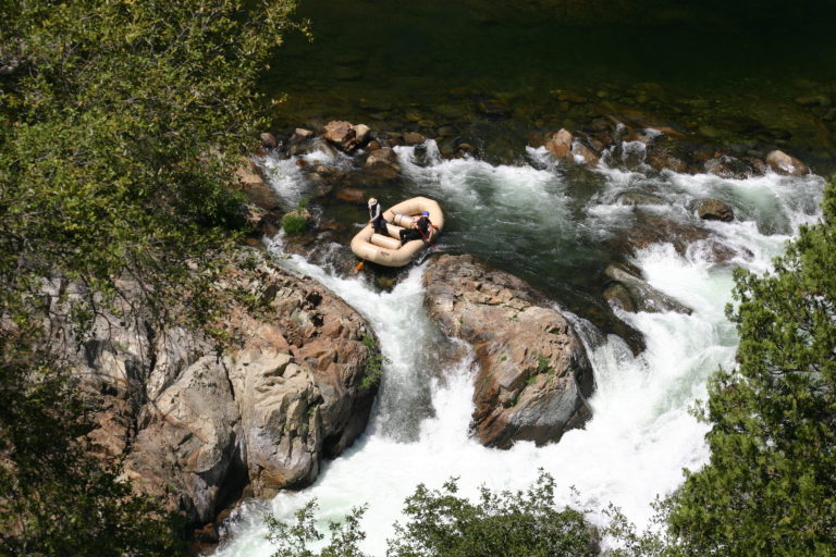 raft running horseshoe falls on the upper tuolumne river.