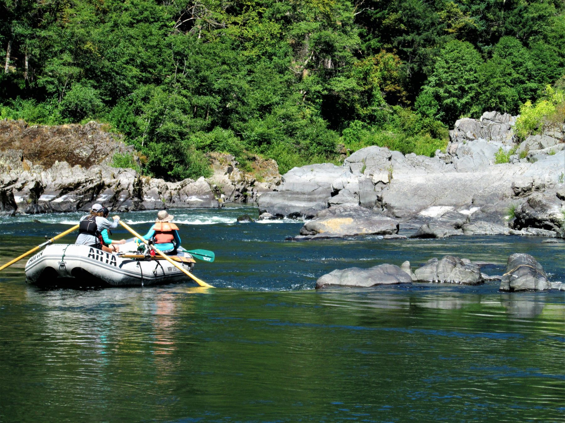 Read more about the article Organizing a Private Rogue Rafting Trip
