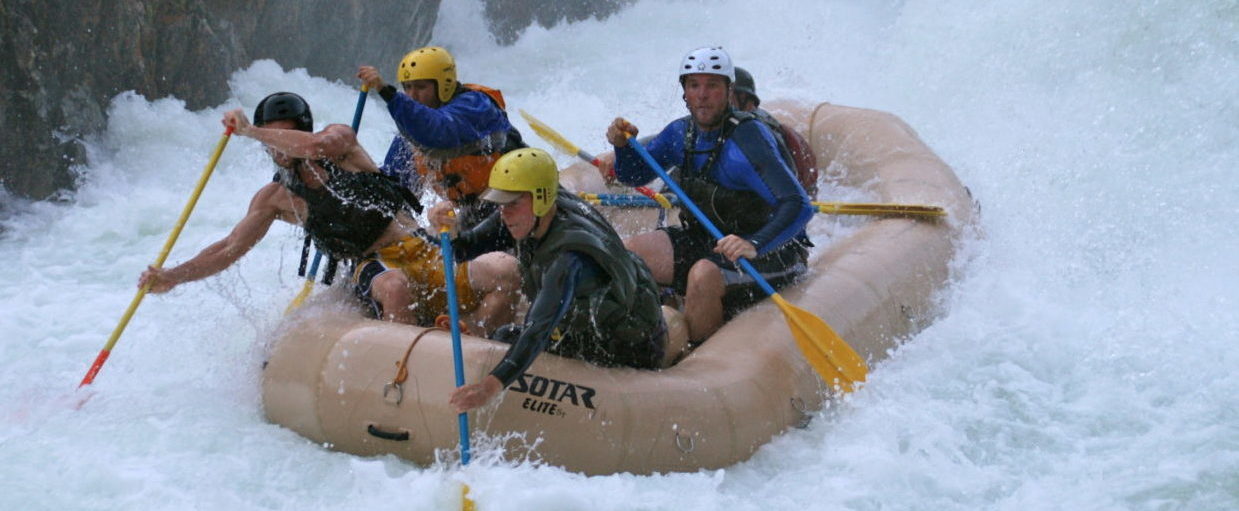 Read more about the article Whitewater Rafting Commands and Paddle Training