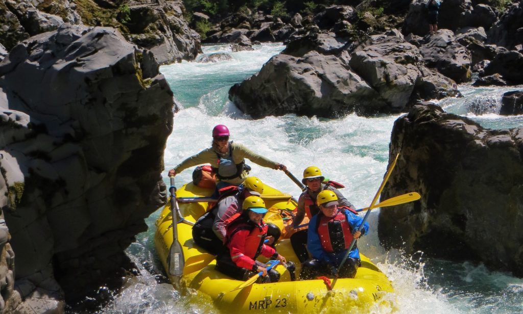 shows what class IV little green wall rapid looks like with an oar/paddle combo raft shipping both oars