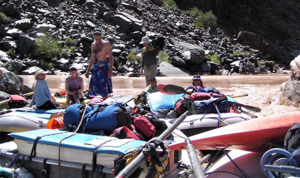 shows what a group of private rafter on the grand canyon look like