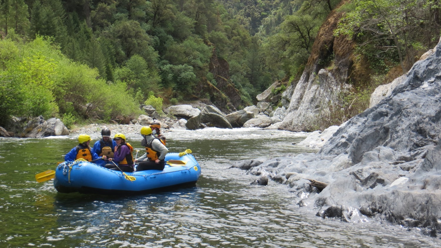 raft entering Slaughter's Sluice in the North Fork American River