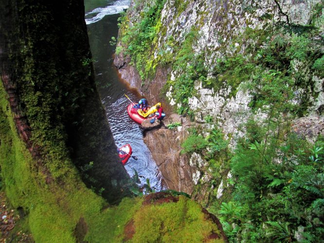 Rafters and Kayakers preparing to portage the Cauldron on the Franklin River